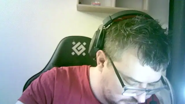 Snapshot of SirAbuser chatting on 10/06/25, 08:28 SirAbuser online show from 10/06/25, 08:28