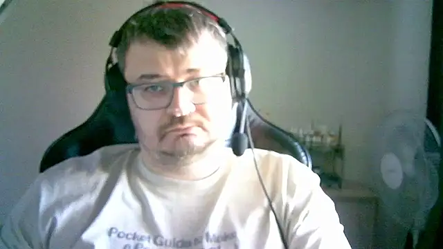 Snapshot of SirAbuser chatting on 10/17/25, 07:00 SirAbuser online show from 10/17/25, 07:00