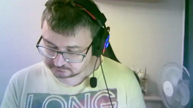 Snapshot of SirAbuser chatting on 10/17/25, 07:05 SirAbuser online show from 10/17/25, 07:05