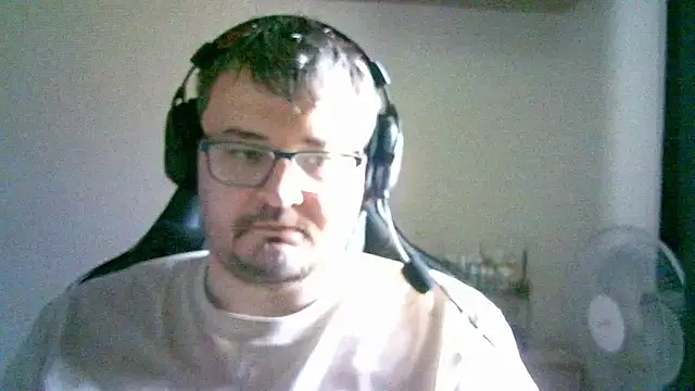 Snapshot of SirAbuser chatting on 10/20/25, 08:15 SirAbuser online show from 10/20/25, 08:15