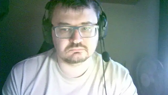 Snapshot of SirAbuser chatting on 10/24/25, 06:32 SirAbuser online show from 10/24/25, 06:32