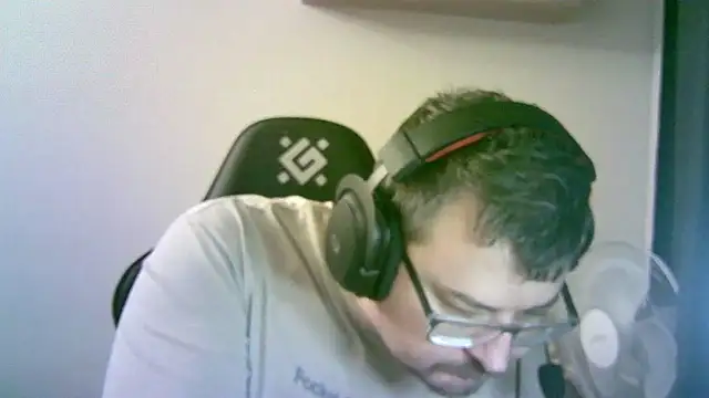 Snapshot of SirAbuser chatting on 10/24/25, 07:43 SirAbuser online show from 10/24/25, 07:43