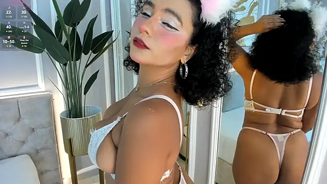 Snapshot of ellette__ chatting on 11/12/25, 07:13 ellette online show from 11/12/25, 07:13