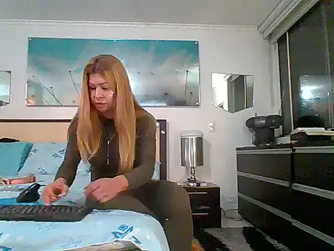 Snapshot of Mirianzapata_1 chatting on 10/31/25, 06:47 Mirianzapata 1 online show from 10/31/25, 06:47