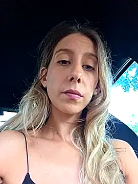 Snapshot of PetiteSecrets chatting on 10/04/25, 04:27 PetiteSecrets online show from 10/04/25, 04:27