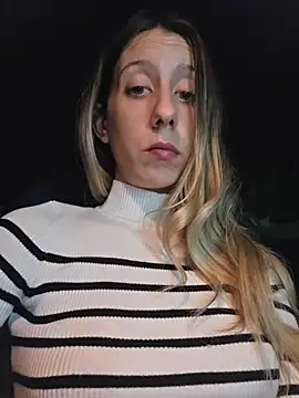 Snapshot of PetiteSecrets chatting on 12/14/25, 08:46 PetiteSecrets online show from 12/14/25, 08:46