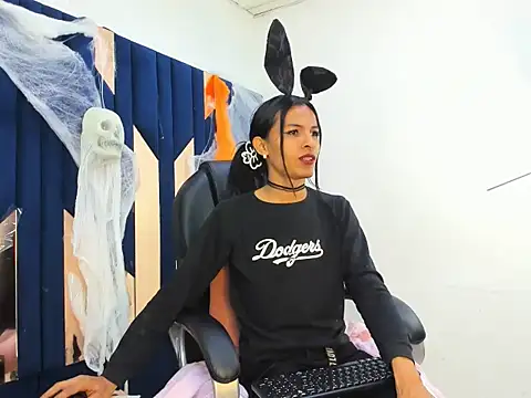 Aisha hotts777 online show from 11/01/25, 11:07