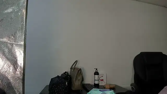 Aisha hotts777 online show from 12/15/25, 02:27