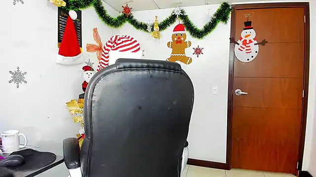 Aisha hotts777 online show from 12/22/25, 05:26