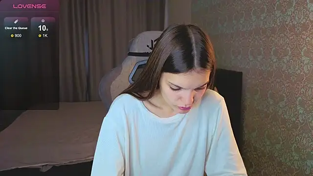 Snapshot of magic_shy_ chatting on 09/19/25, 01:29 magic shy online show from 09/19/25, 01:29