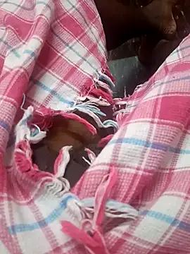 Snapshot of dolphiinn chatting on 11/25/25, 01:44 dolphiinn online show from 11/25/25, 01:44