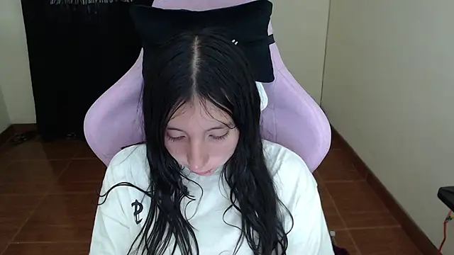 Snapshot of ScarlettShirahoshi chatting on 09/14/25, 07:57 ScarlettShirahoshi online show from 09/14/25, 07:57