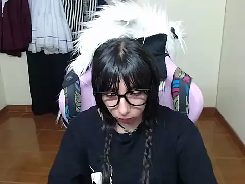 ScarlettShirahoshi online show from 12/13/25, 11:10