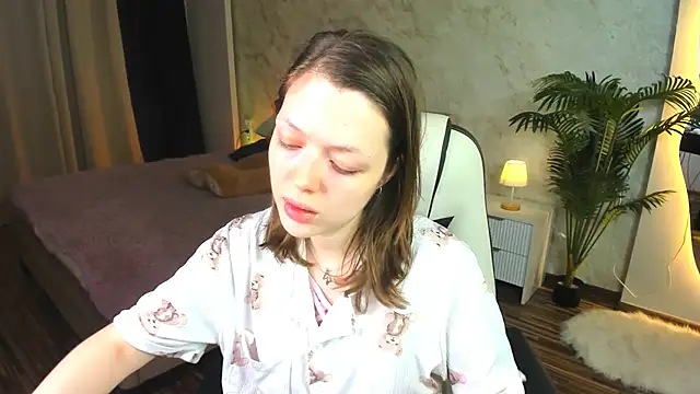 Snapshot of Lunar_Lily chatting on 09/17/25, 05:42 Lunar Lily online show from 09/17/25, 05:42