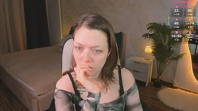 Snapshot of Lunar_Lily chatting on 09/22/25, 05:31 Lunar Lily online show from 09/22/25, 05:31