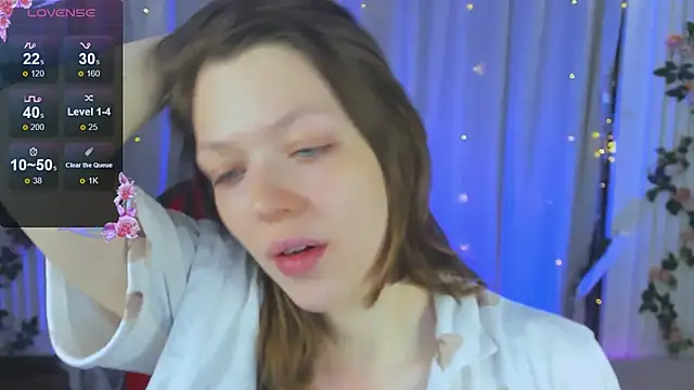 Snapshot of Lunar_Lily chatting on 10/10/25, 05:39 Lunar Lily online show from 10/10/25, 05:39