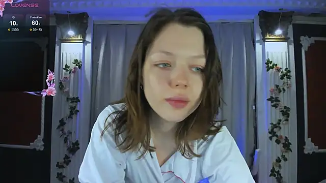 Snapshot of Lunar_Lily chatting on 10/13/25, 05:29 Lunar Lily online show from 10/13/25, 05:29