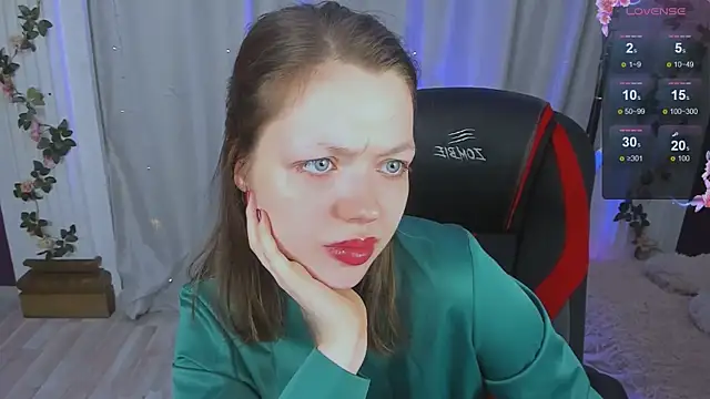 Snapshot of Lunar_Lily chatting on 10/16/25, 05:30 Lunar Lily online show from 10/16/25, 05:30