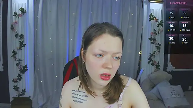 Snapshot of Lunar_Lily chatting on 10/22/25, 06:46 Lunar Lily online show from 10/22/25, 06:46