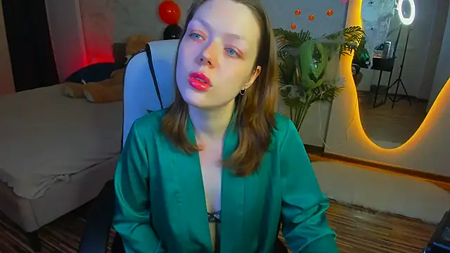 Snapshot of Lunar_Lily chatting on 11/01/25, 05:31 Lunar Lily online show from 11/01/25, 05:31