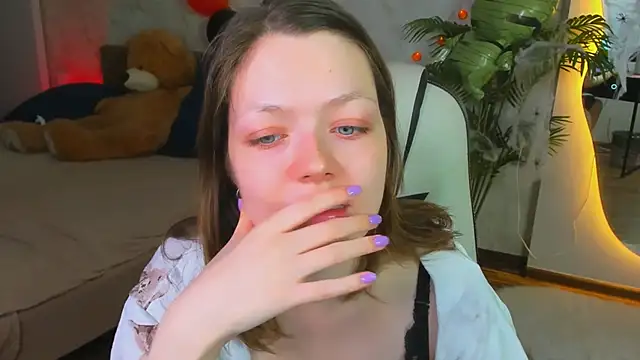 Snapshot of Lunar_Lily chatting on 11/02/25, 05:43 Lunar Lily online show from 11/02/25, 05:43