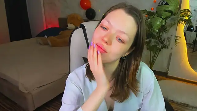 Snapshot of Lunar_Lily chatting on 11/03/25, 05:31 Lunar Lily online show from 11/03/25, 05:31