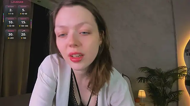 Snapshot of Lunar_Lily chatting on 11/10/25, 05:39 Lunar Lily online show from 11/10/25, 05:39