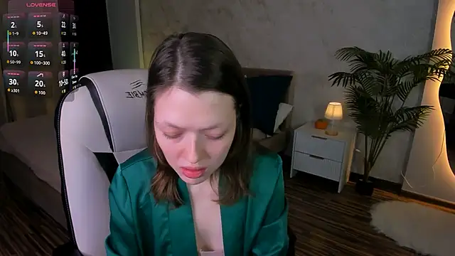 Snapshot of Lunar_Lily chatting on 11/11/25, 05:40 Lunar Lily online show from 11/11/25, 05:40