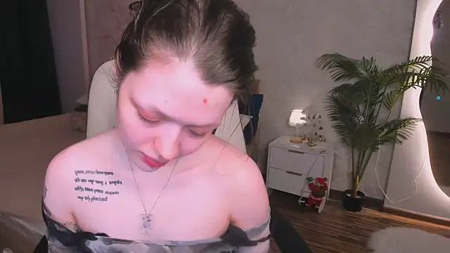 Snapshot of Lunar_Lily chatting on 01/19/26, 06:06 Lunar Lily online show from 01/19/26, 06:06