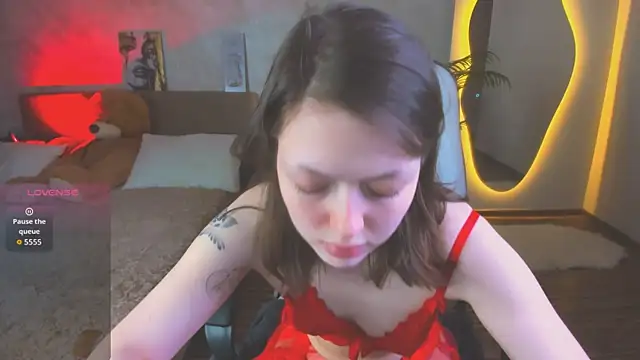 Lunar Lily online show from 04/25/26, 05:43