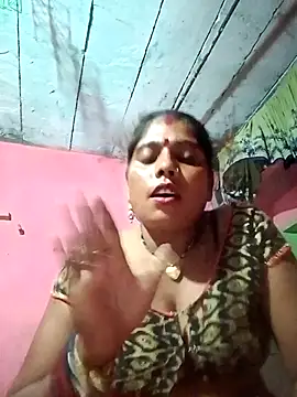 Snapshot of sanjna_sharmaa chatting on 10/01/25, 04:02 sanjna sharmaa online show from 10/01/25, 04:02