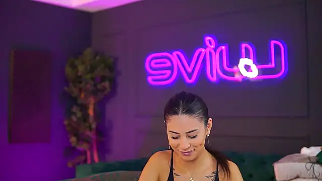 SiennaRuh online show from 11/18/25, 11:14