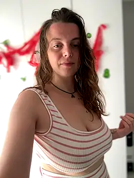 TenderLaGlamor online show from 10/21/25, 10:49