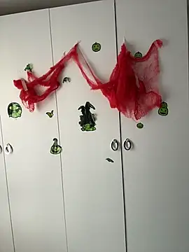 TenderLaGlamor online show from 10/31/25, 11:55