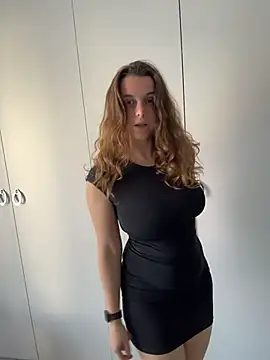 TenderLaGlamor online show from 12/01/25, 12:10