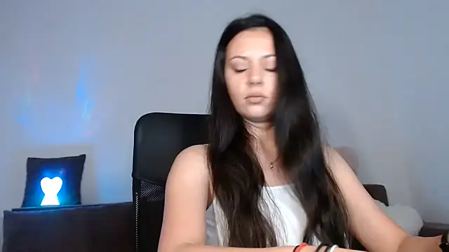 Snapshot of KIMBERLLY01 chatting on 06/03/26, 04:37 KIMBERLLY01 online show from 06/03/26, 04:37
