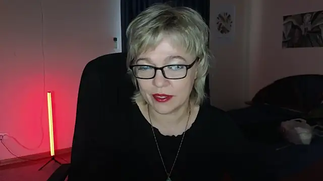 Snapshot of Rosette_Pricky chatting on 09/11/25, 01:00 Rosette Pricky online show from 09/11/25, 01:00