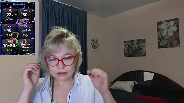 Snapshot of Rosette_Pricky chatting on 10/18/25, 01:01 Rosette Pricky online show from 10/18/25, 01:01