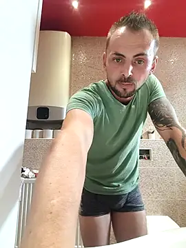 Snapshot of papichulo0099 chatting on 09/28/25, 01:16 papichulo0099 online show from 09/28/25, 01:16