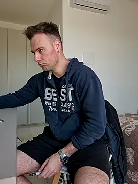 mrlyuis online show from 04/22/26, 08:39