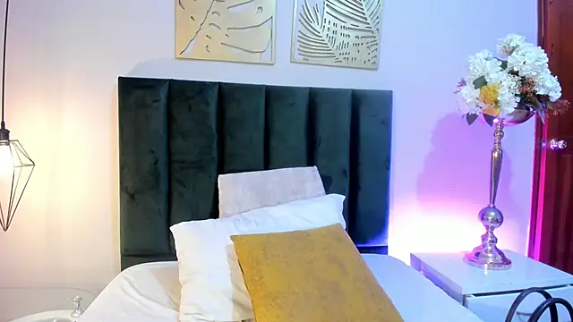 Snapshot of SagiraBelle chatting on 12/15/25, 06:12 SagiraBelle online show from 12/15/25, 06:12