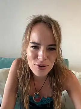 Snapshot of Lionessssa chatting on 09/19/25, 11:33 Lionessssa online show from 09/19/25, 11:33