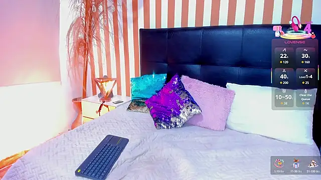 LunaToledo online show from 11/19/25, 12:38