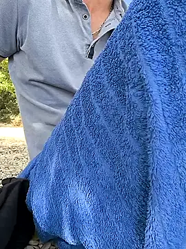 Snapshot of hugobolide chatting on 09/22/25, 01:57 hugobolide online show from 09/22/25, 01:57