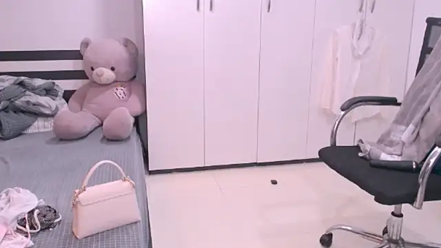 Snapshot of bunny_b4nny chatting on 09/24/25, 02:42 bunny b4nny online show from 09/24/25, 02:42