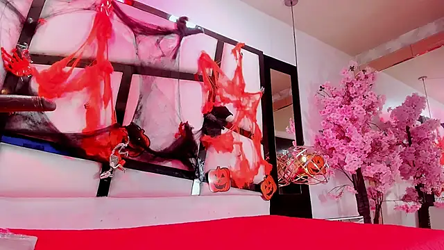 Snapshot of TessaCooper1 chatting on 10/26/25, 08:04 TessaCooper1 online show from 10/26/25, 08:04