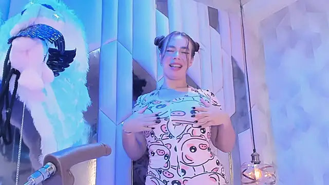 Snapshot of TessaCooper1 chatting on 11/02/25, 03:36 TessaCooper1 online show from 11/02/25, 03:36