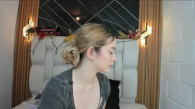 kristal joi dl online show from 12/19/25, 01:18