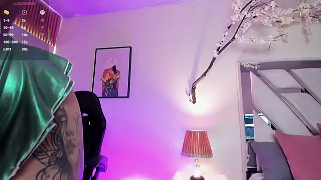 Snapshot of emy_williams chatting on 11/21/25, 08:07 emy williams online show from 11/21/25, 08:07