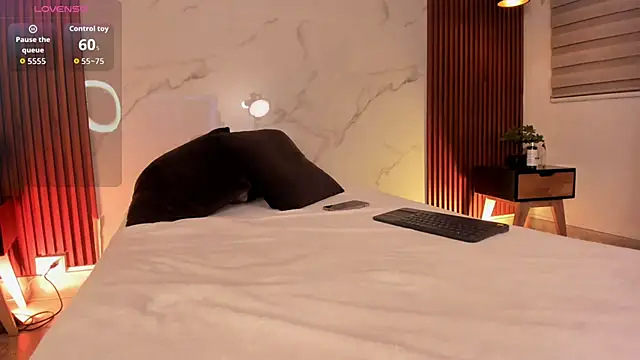 SophieCollins 1 online show from 11/28/25, 11:57